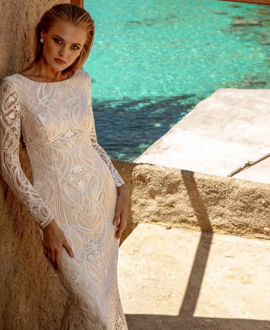 Утонченная рыбка с рукавами и открытой спиной