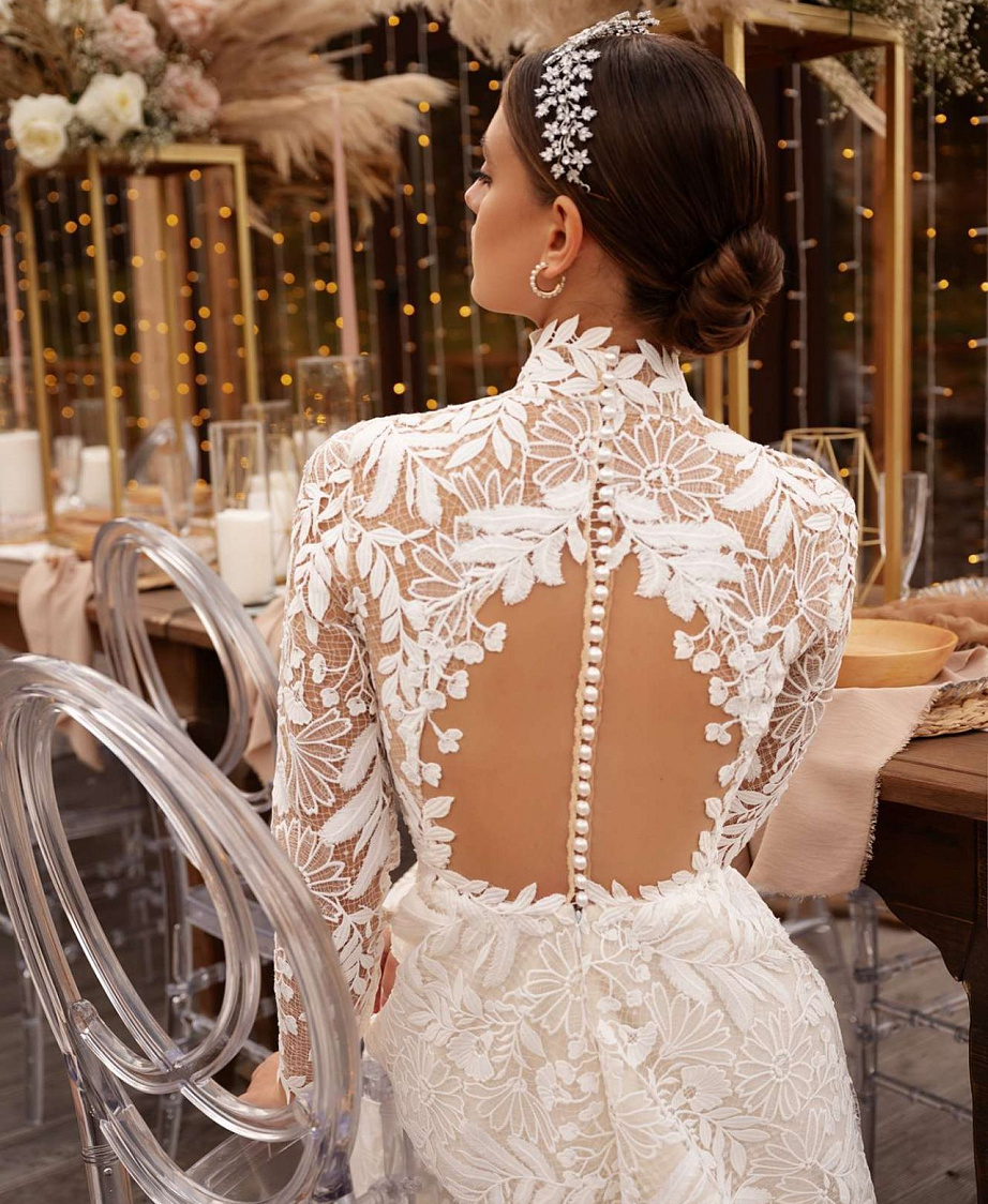 Закрытое свадебное платье в хлопковом кружеве фото