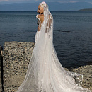 Свадебная фата с кружевом по голове фото