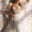 Пышное свадебное платье с блестящим корсетом