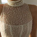 Облегающее свадебное платье полностью расшитое жемчугом фото