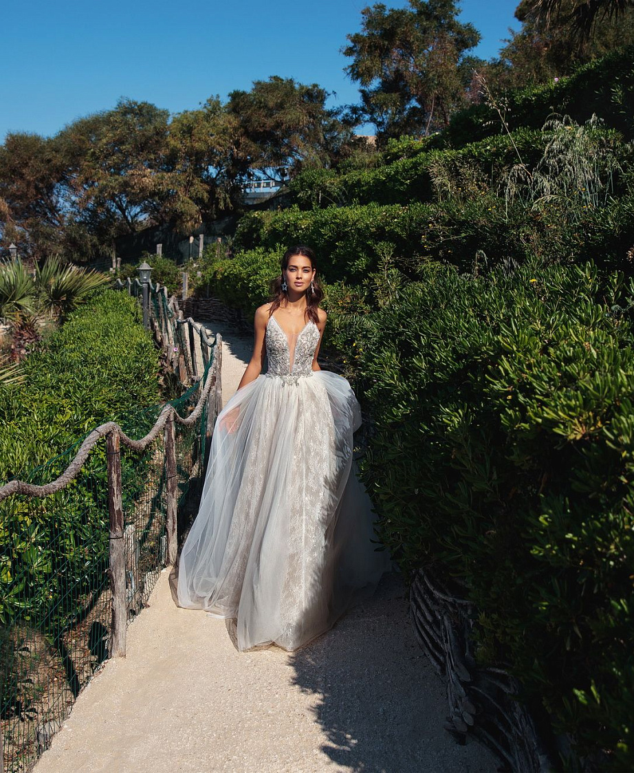 Воздушное сверкающее свадебное платье