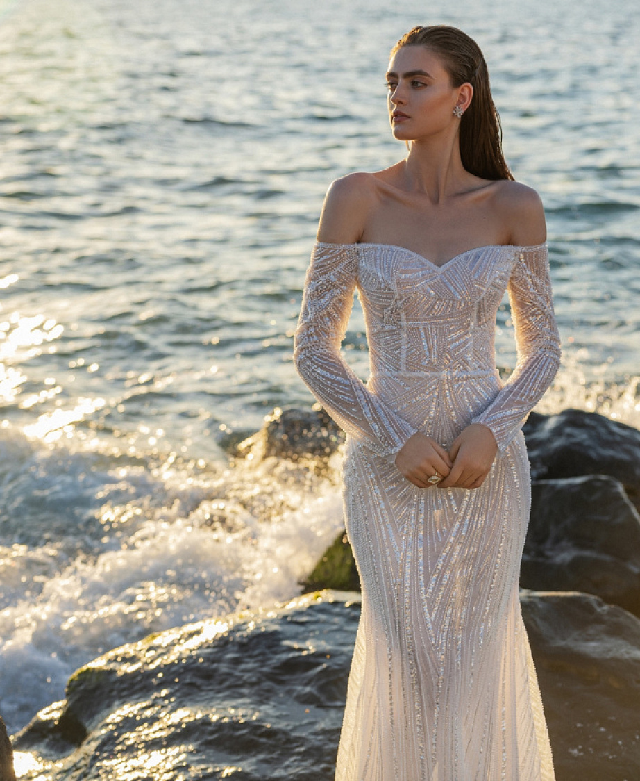 Свадебное платье русалка с рукавами и открытыми плечами фото