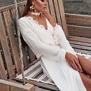 Молочный свитер с кружевом