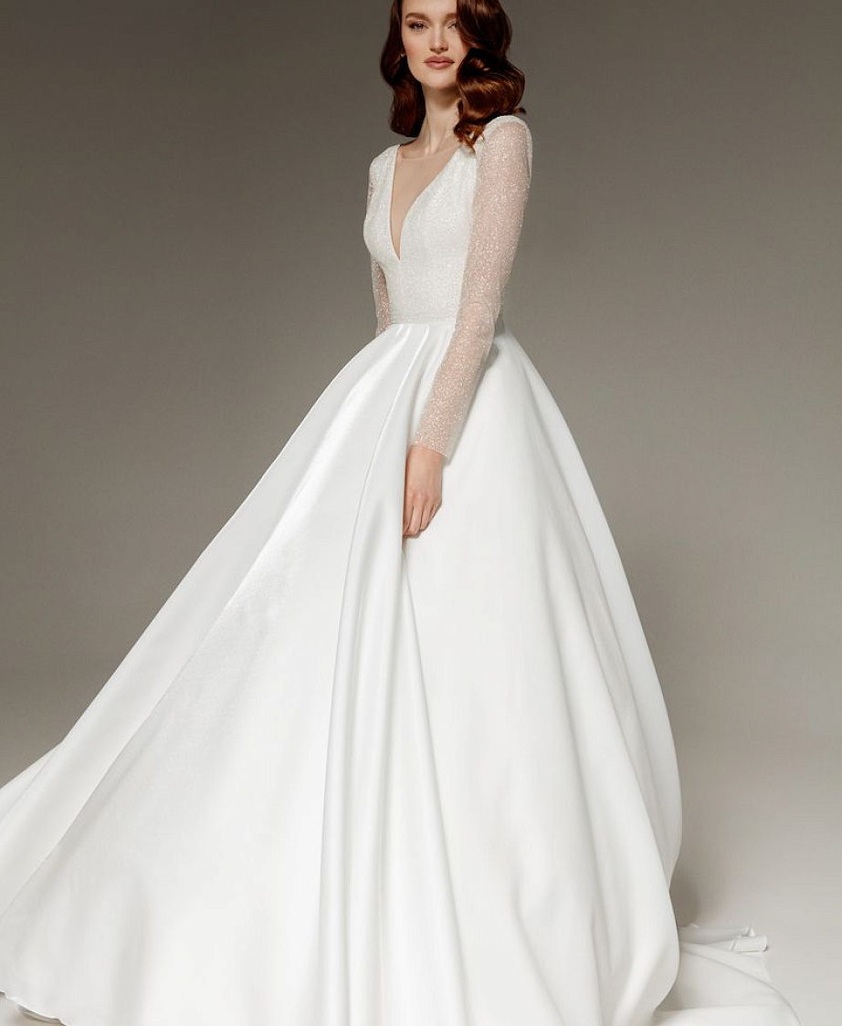 Нежное свадебное платье с блестящим корсетом фото