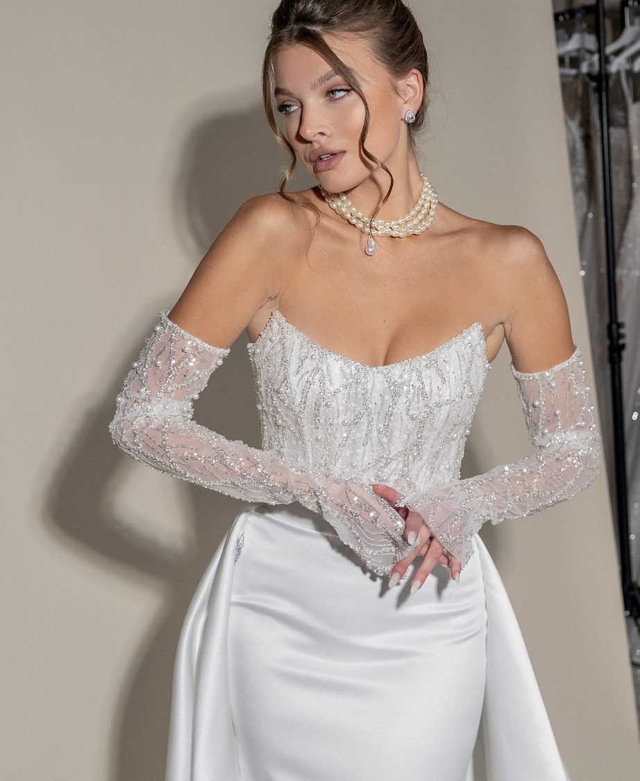 Стильное свадебное платье со съемным шлейфом фото