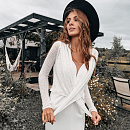 Белый свитер с пайетками