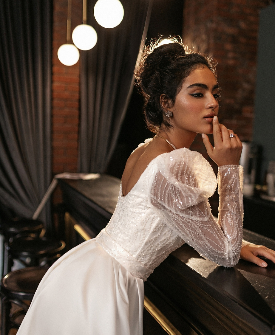 Роскошное свадебное платье со съемным шлейфом фото