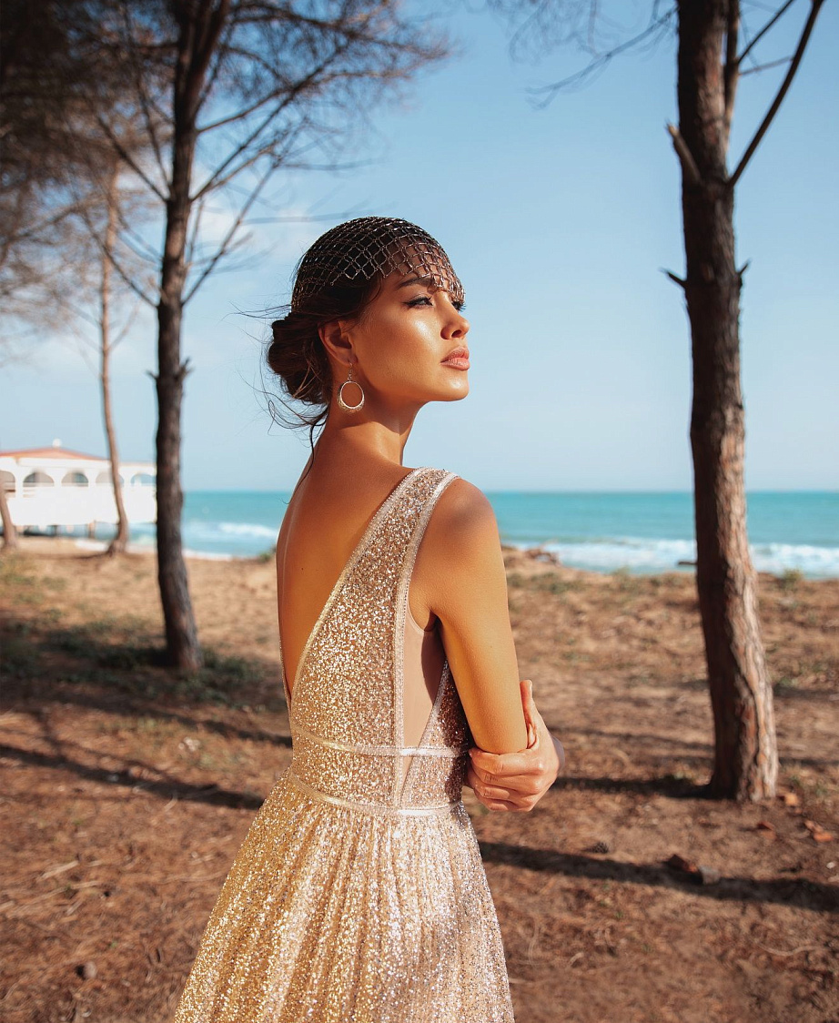 Блестящее золотое свадебное платье фото