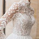 Свадебное платье с кружевным верхом и рукавами фото