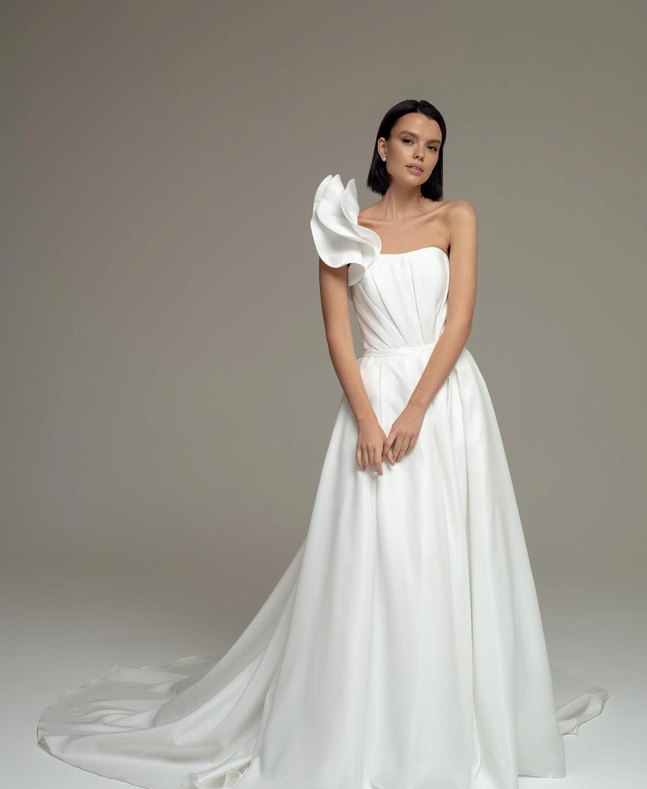 Стильное дизайнерское свадебное платье фото