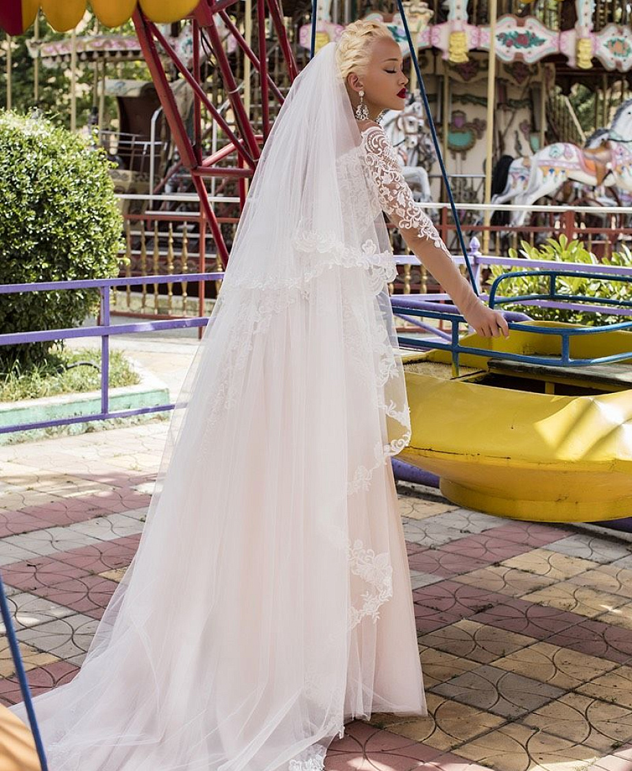 Свадебная фата с красивым узором фото