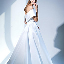 Атласное свадебное платье в стиле принцеса фото